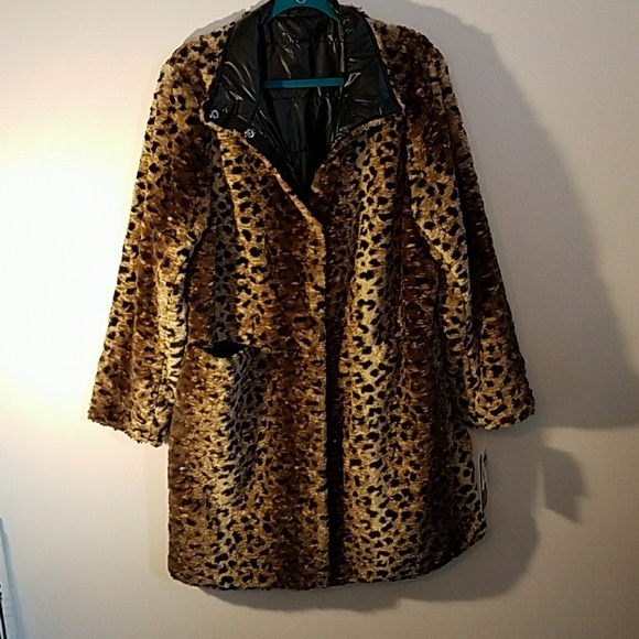 Via Spiga Jackets & Blazers - Via Spiga Reversable Faux Fur Leopard Coat